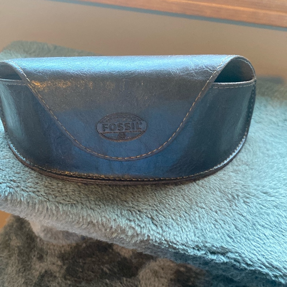 Women’s Fossil sunglasses with case